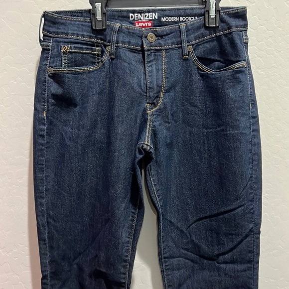 Levi’s Denizen Bootcut Flare Leg Jeans. Size 10s. Waist 32”, 29” inseam. NWOT